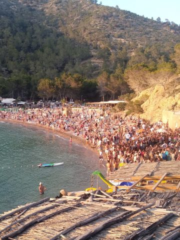 9 Destinations in 2025 Where You Can Get A Visa As a Digital Nomad, 8 Tourist Behaviors That Are Fueling Spain’s Overtourism Crisis