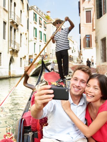 9 European Customs That Are Total Tourist Traps