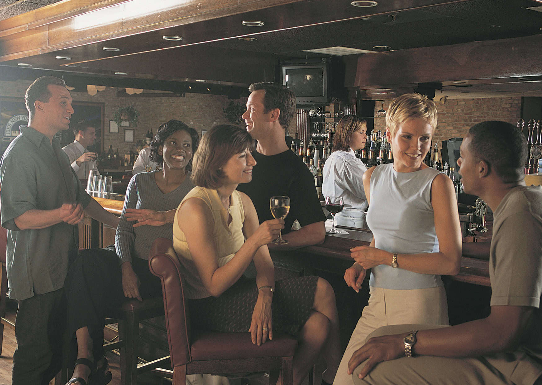 The Unwritten Spanish Bar Rules Americans Break Every Time 2 Unspoken Rules of Spanish Bars That Americans Always Break 2