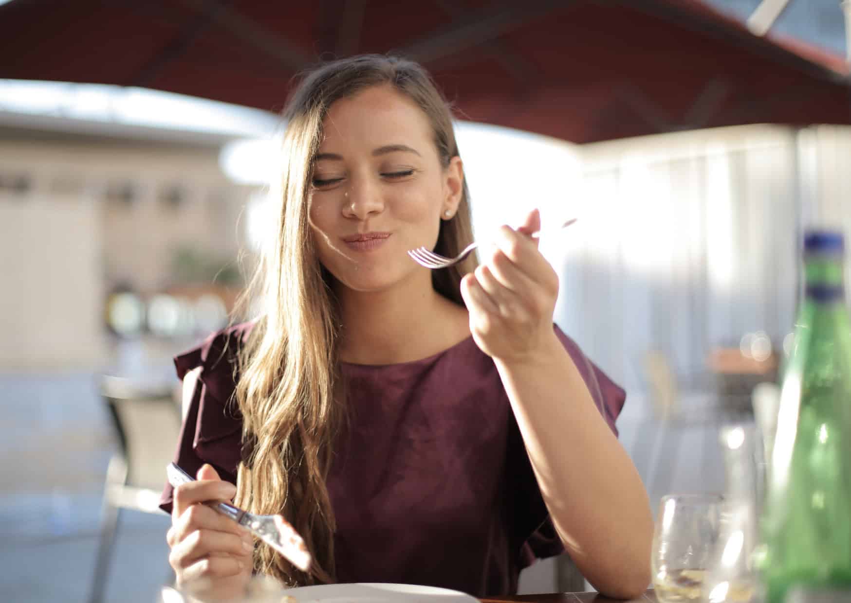 9 Table Manners Europeans Judge Americans For Breaking 3