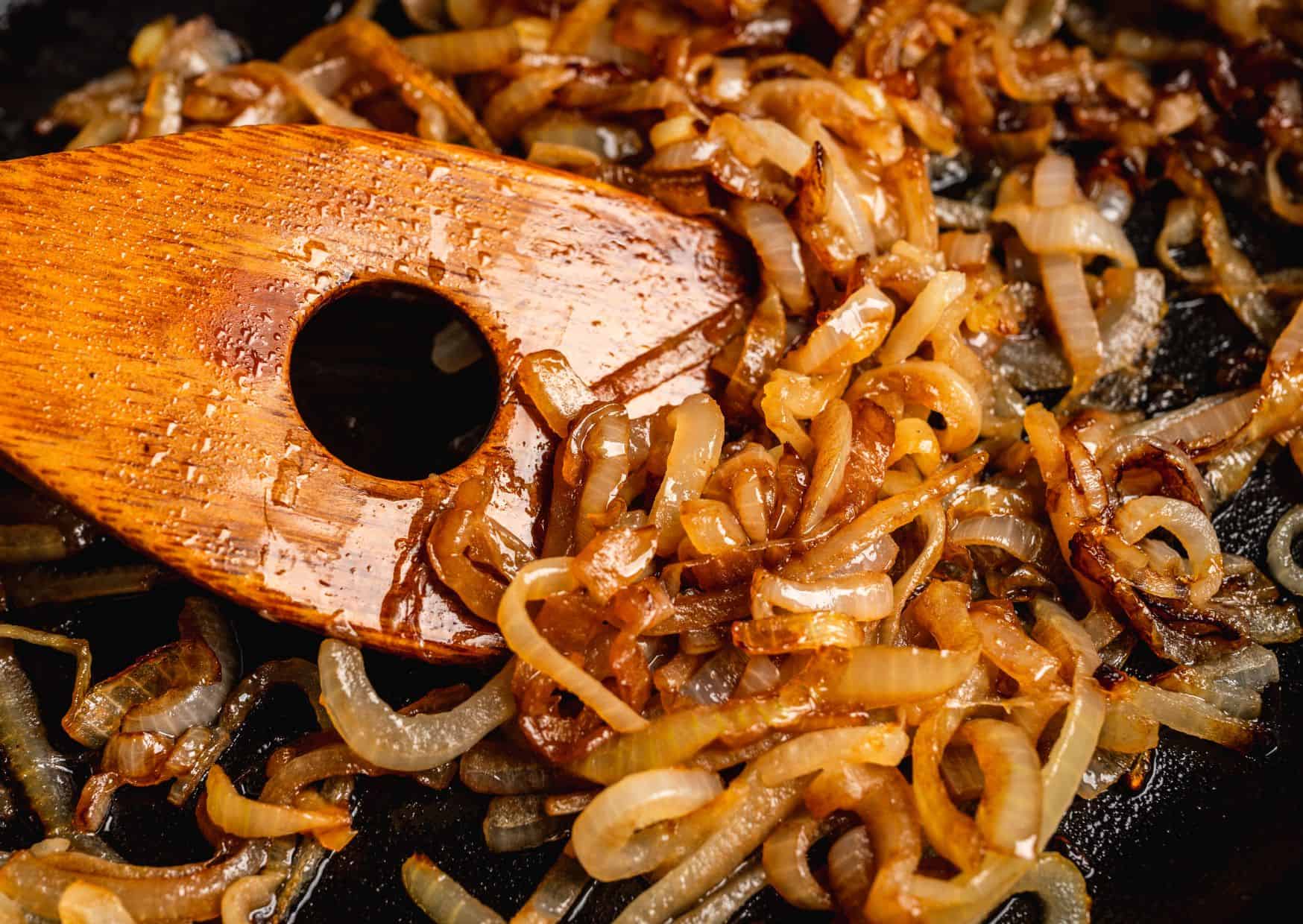 How to Make Caramelized Onions (Recipe Guide)