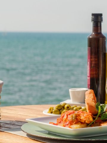 Why Mediterranean People Eat So Healthy & Which Foods They Rarely Eat