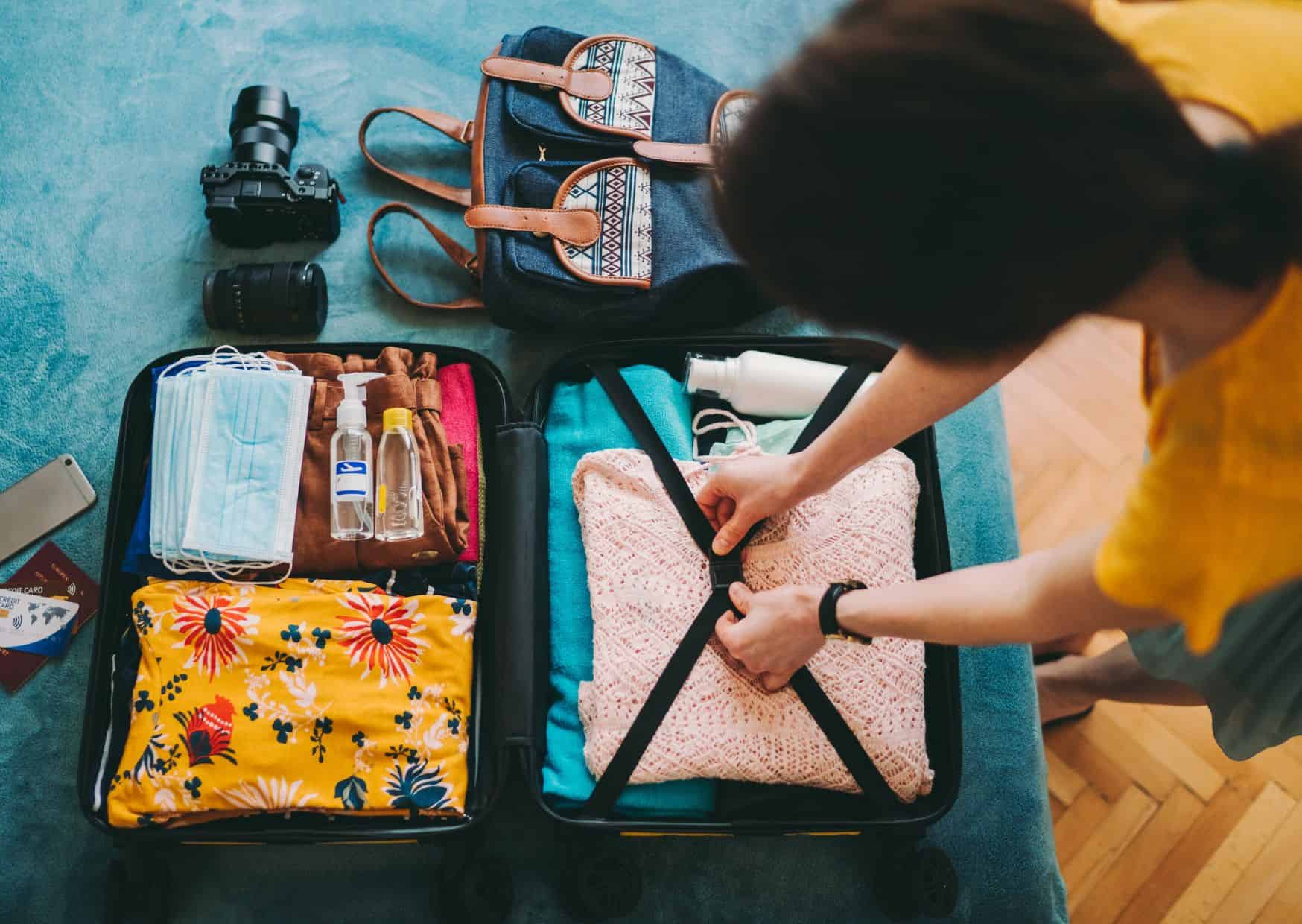 How to Pack Light When Traveling: The Ultimate Guide
