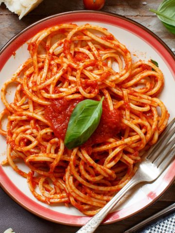 How To Make Spaghetti a la Chitarra (Recipe Guide)