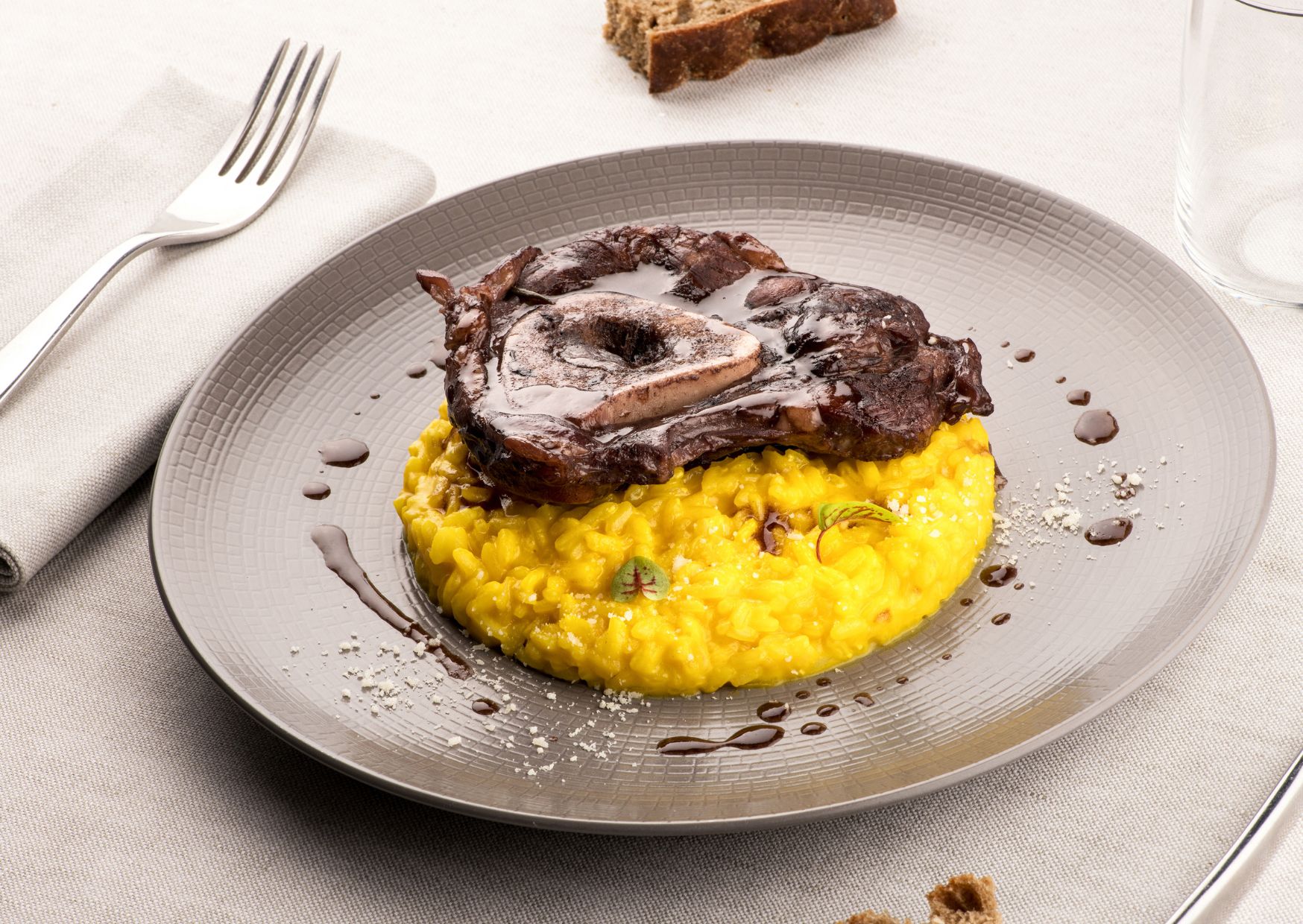 The Slow-Cooked Italian Dish That’ll Make You Forget Every Other Comfort Food 5 Ossobuco alla Milanese with Saffron Risotto