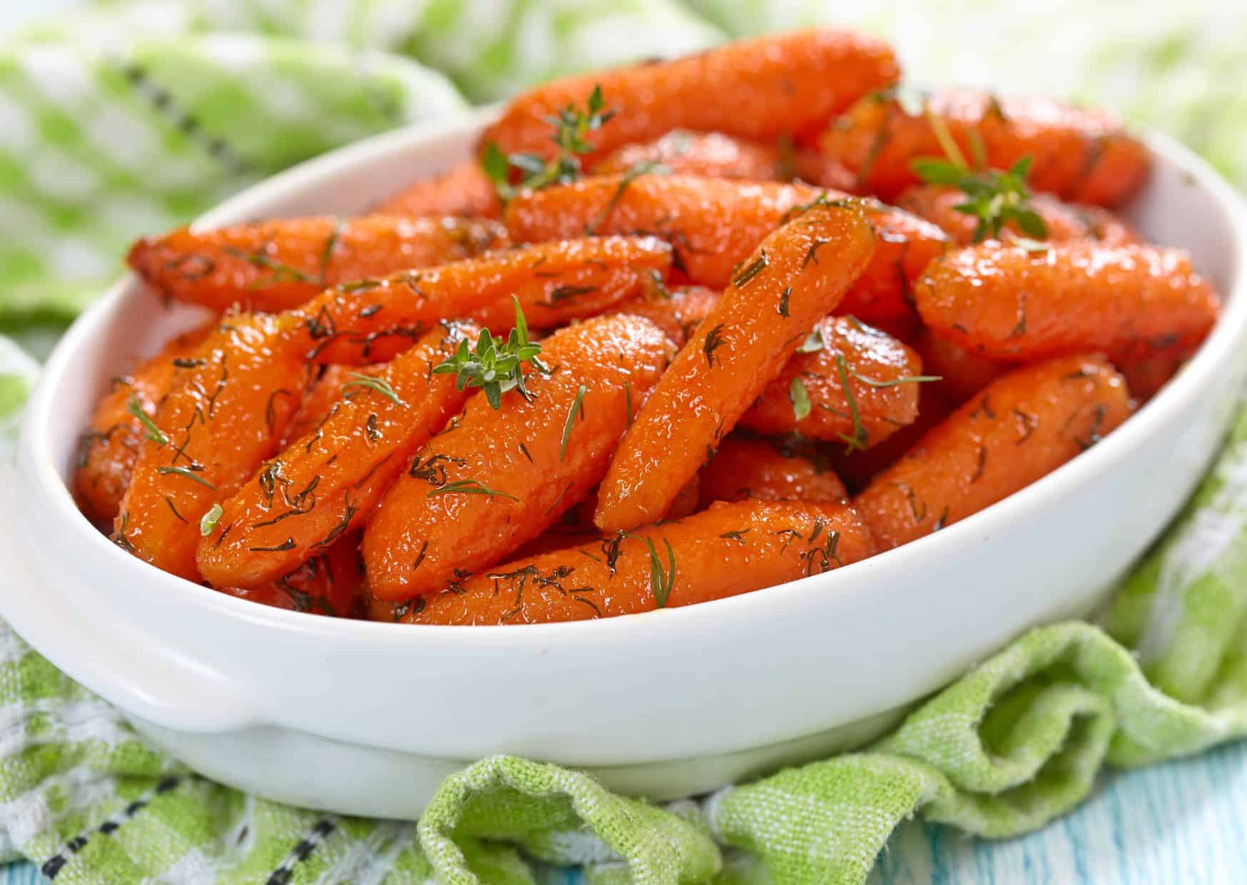 7 Easy Easter Recipes to Cook at Home (Recipe Guide) 2 Roasted Honey-Glazed Carrots