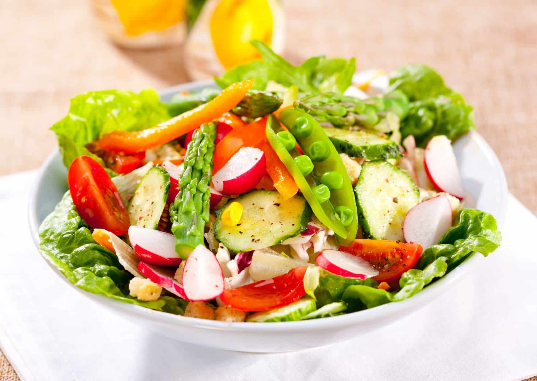 7 Easy Easter Recipes to Cook at Home (Recipe Guide) 5 Spring Pea and Asparagus Salad