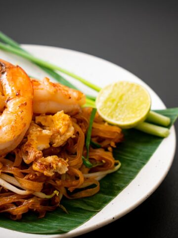 Most Popular Thai Foods: How to Make Thai Stir-Fried Noodles (Recipe Guide)
