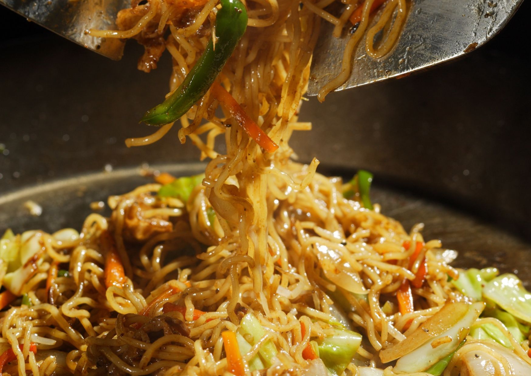 Most Popular Thai Foods: How to Make Thai Stir-Fried Noodles (Recipe Guide)
