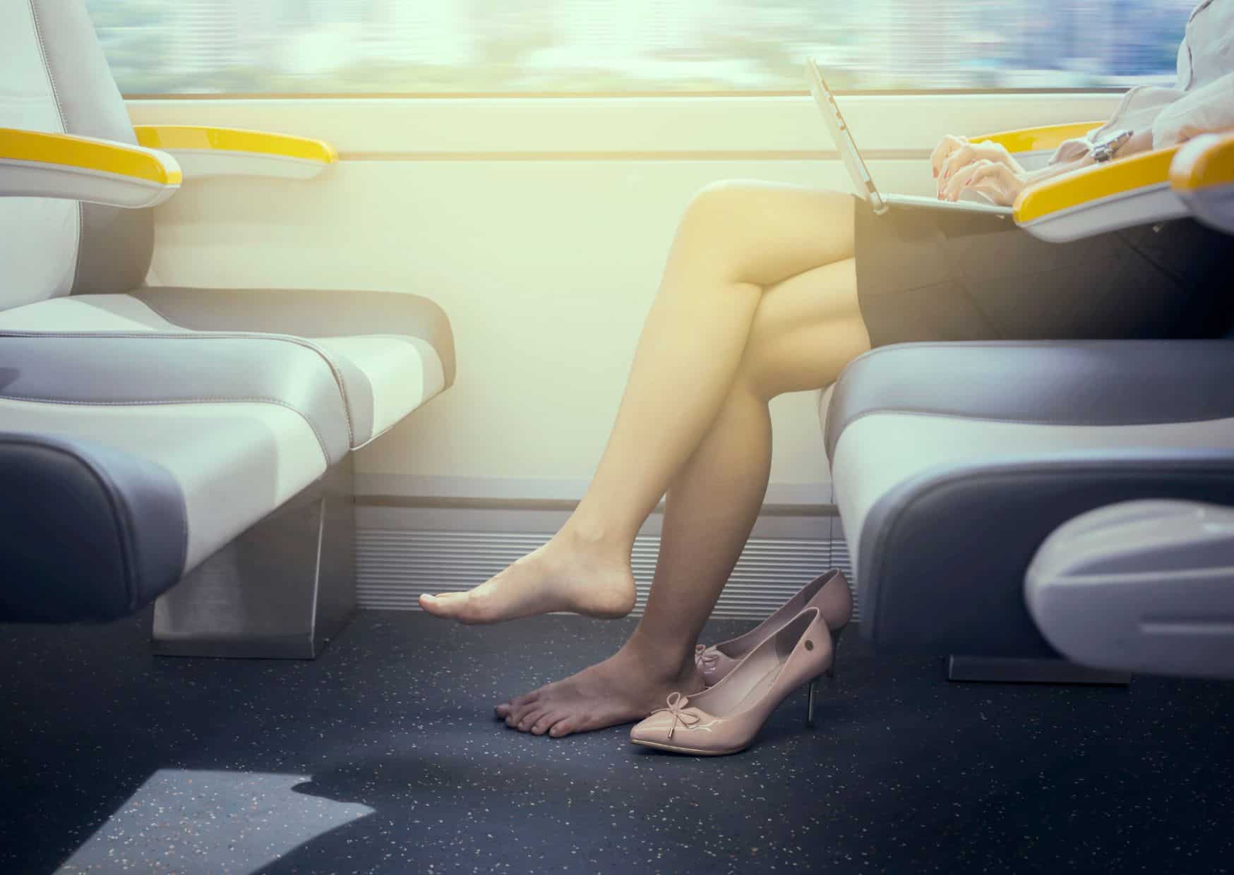 10 Silent Airplane Rules That Separate Good Passengers from Bad Ones 2 Travel 28