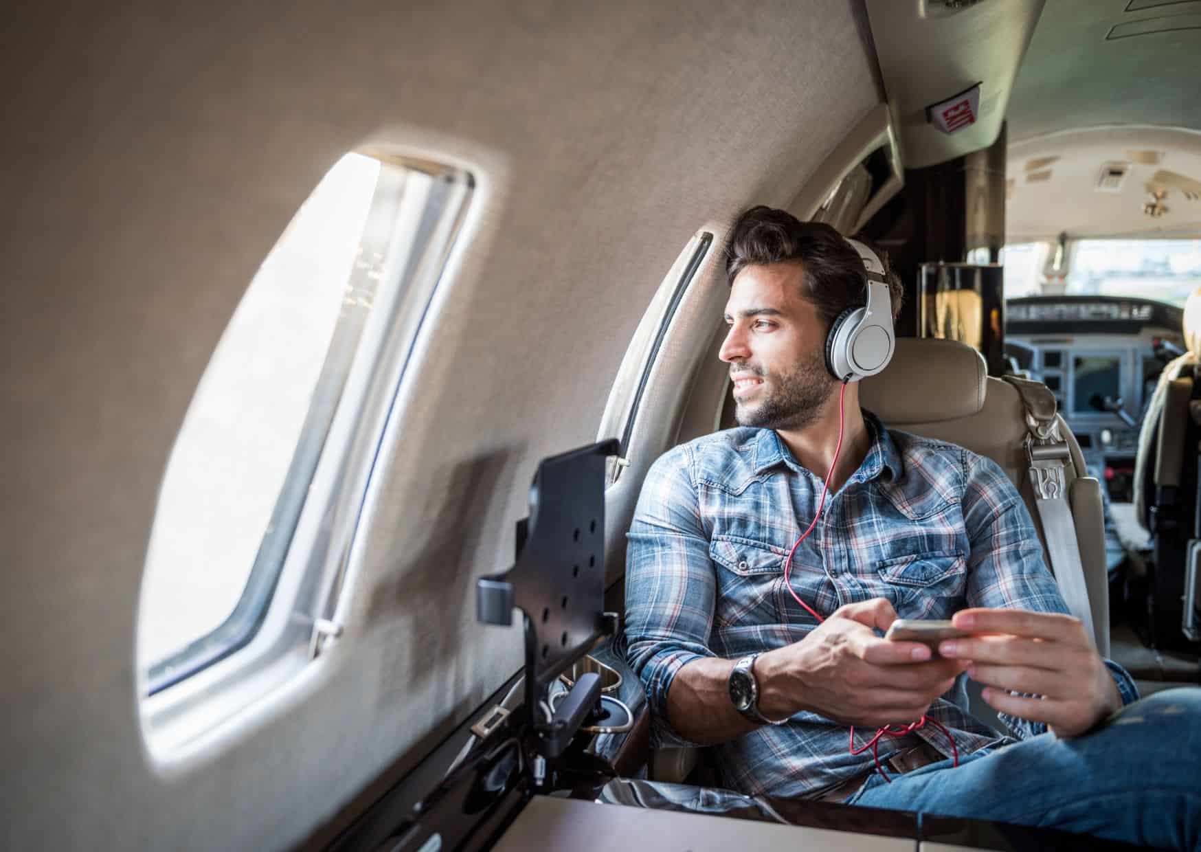 10 Silent Airplane Rules That Separate Good Passengers from Bad Ones 3 10 Unspoken Rules of Flying That Every Passenger Should Know