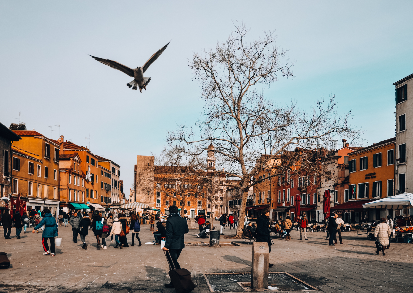 How Italians Navigate Cities Completely Differently Than American Tourists 4