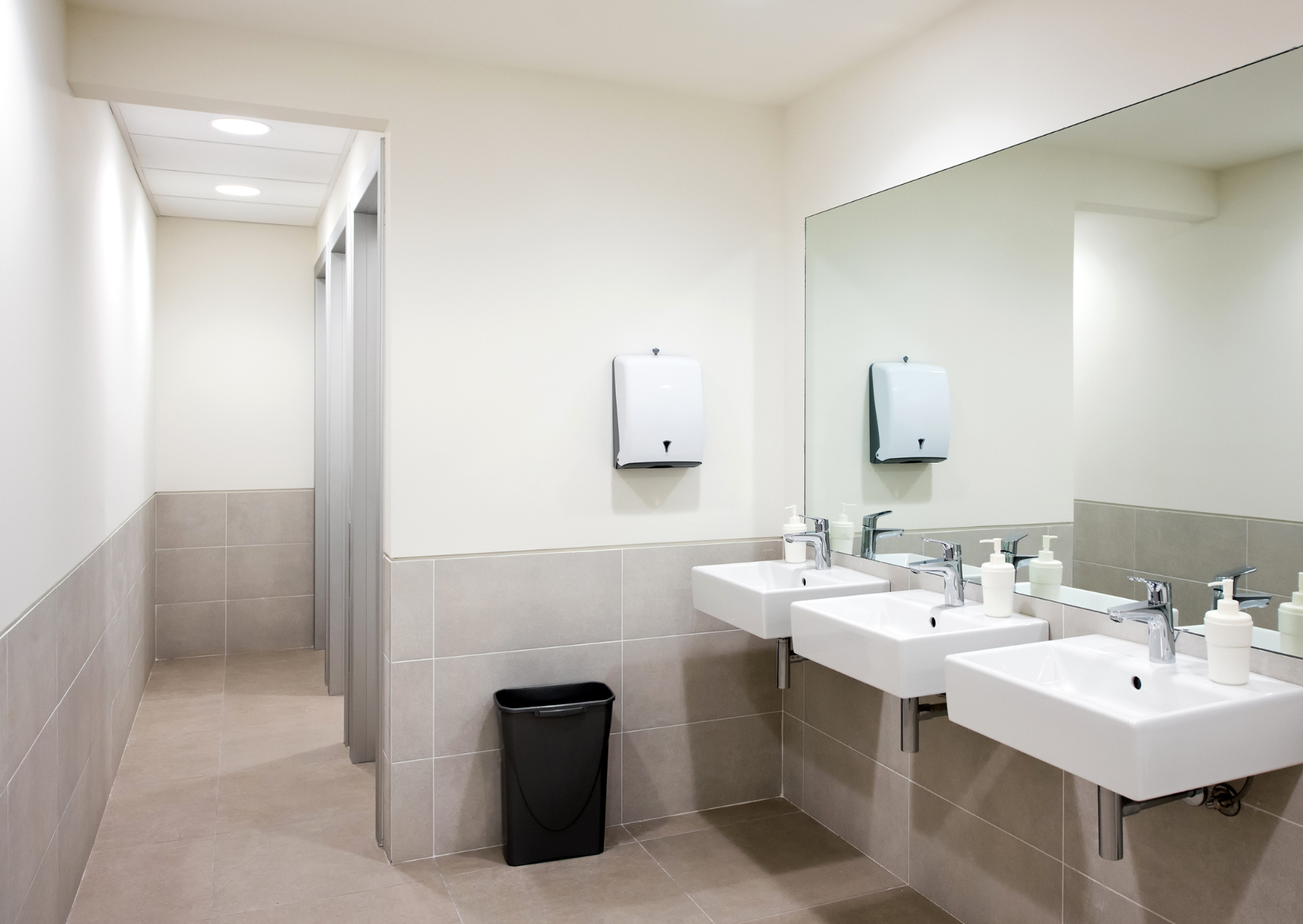 The Beach Bathroom Etiquette Rules Europeans Judge Tourists For Breaking 5