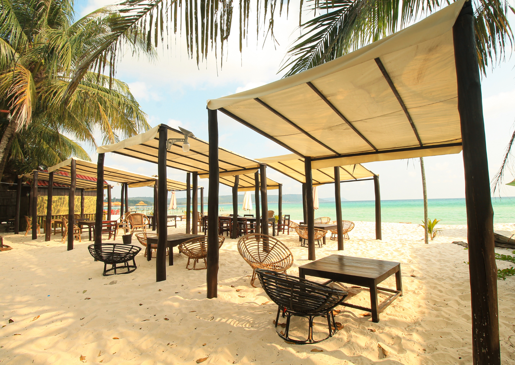 The Beach Bathroom Etiquette Rules Europeans Judge Tourists For Breaking