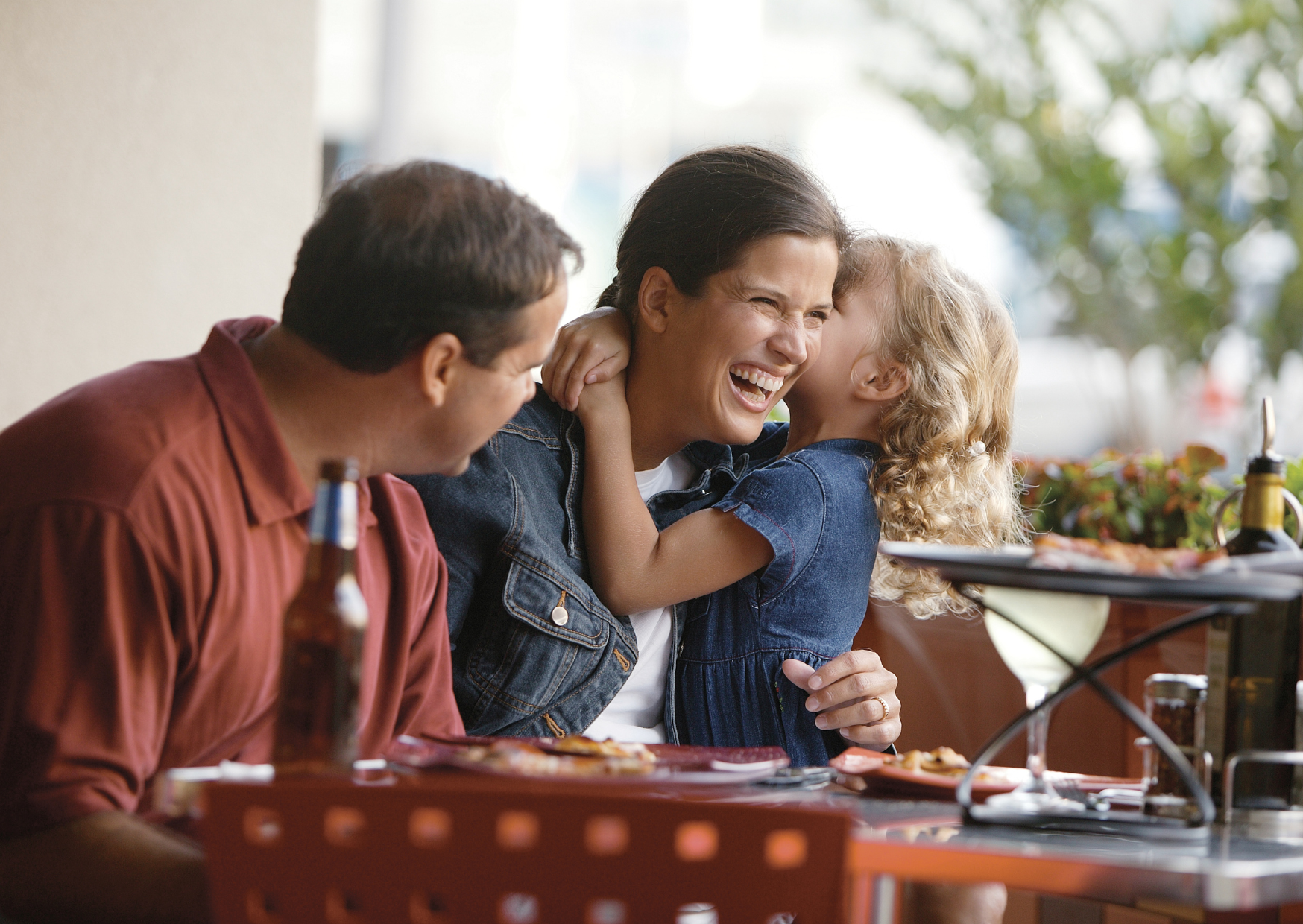 The Restaurant Signal Europeans Use That Gets Them Better Service 2