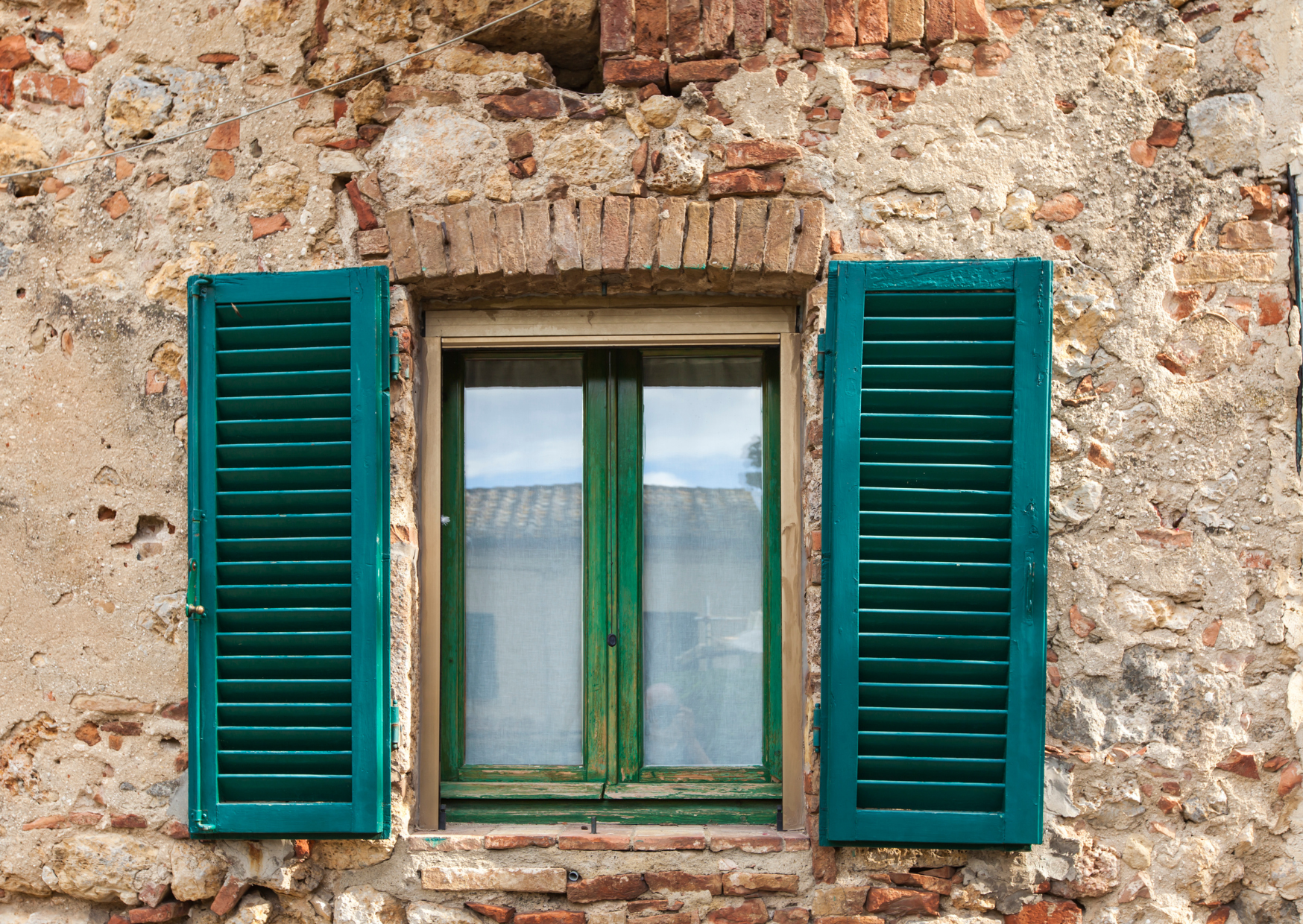 Chilly or Cheap? The Surprising Reason Europeans Keep Their Homes Cooler Than Americans Would Ever Tolerate 4 Why Europeans Keep Their Homes at This Temperature Americans Would Find Unbearable 5