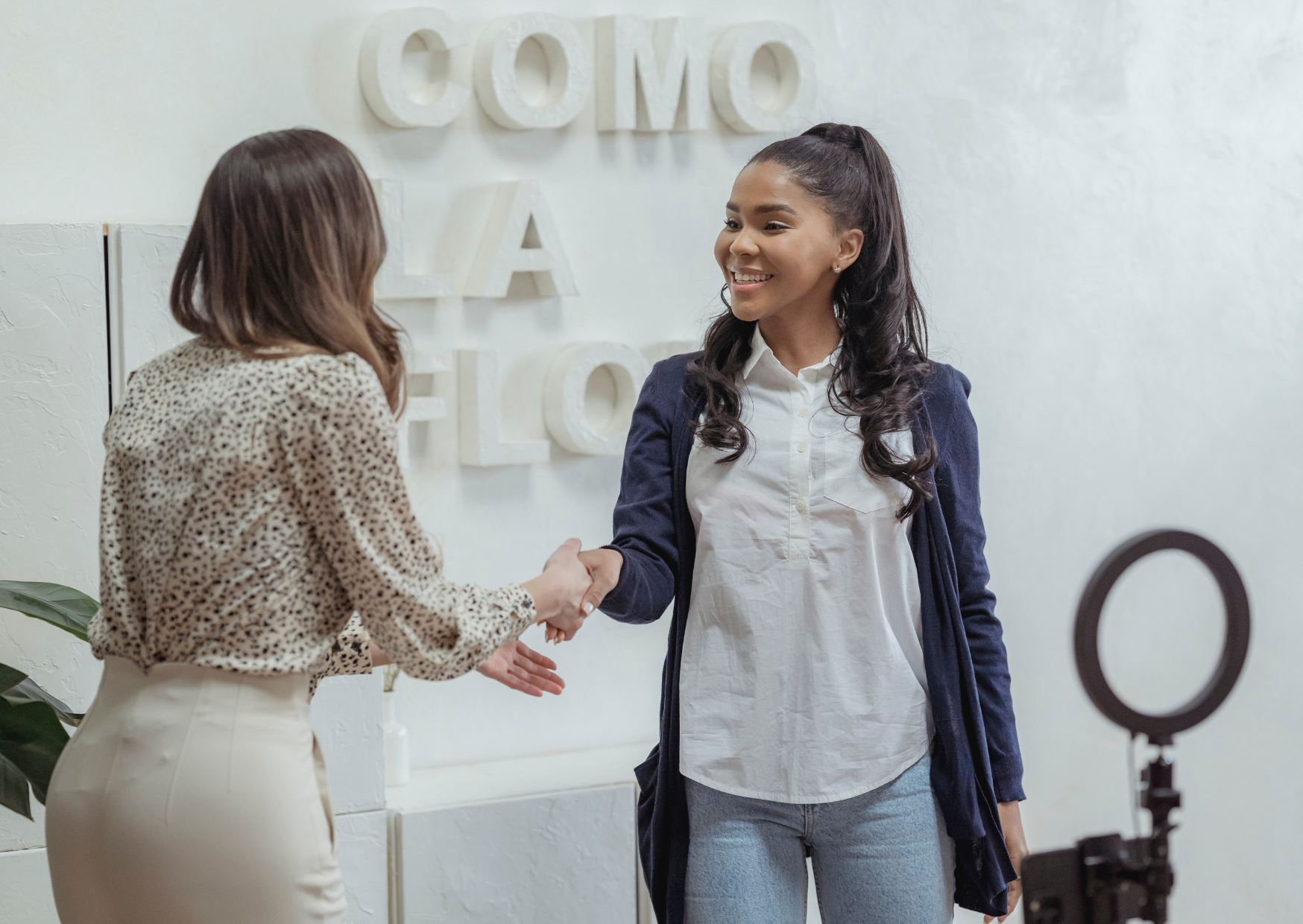 Why Spanish People Find These Normal American Greetings Deeply Offensive 1 Why Spanish People Find These Normal American Greetings Deeply Offensive