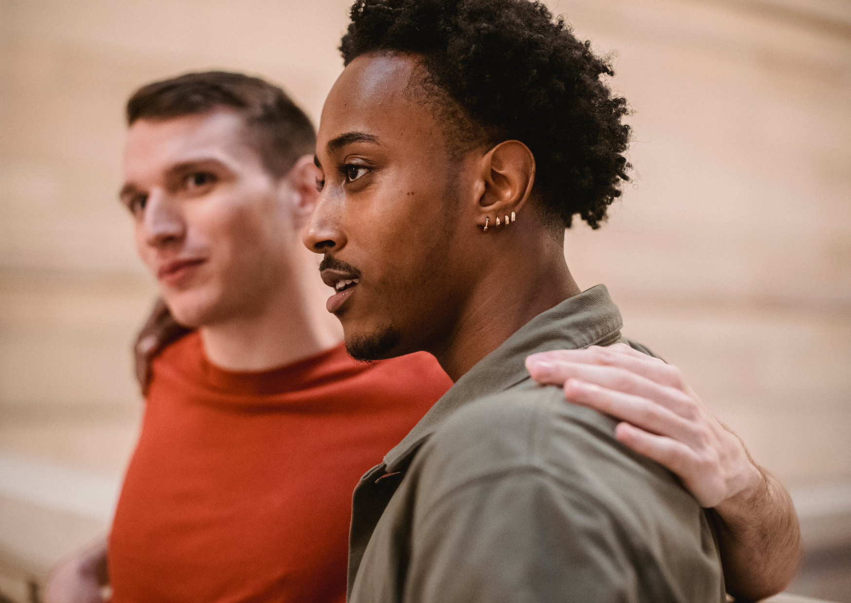 The Friendship Habit in France That Americans Think Is Romantic 8 French Friends Do This 2