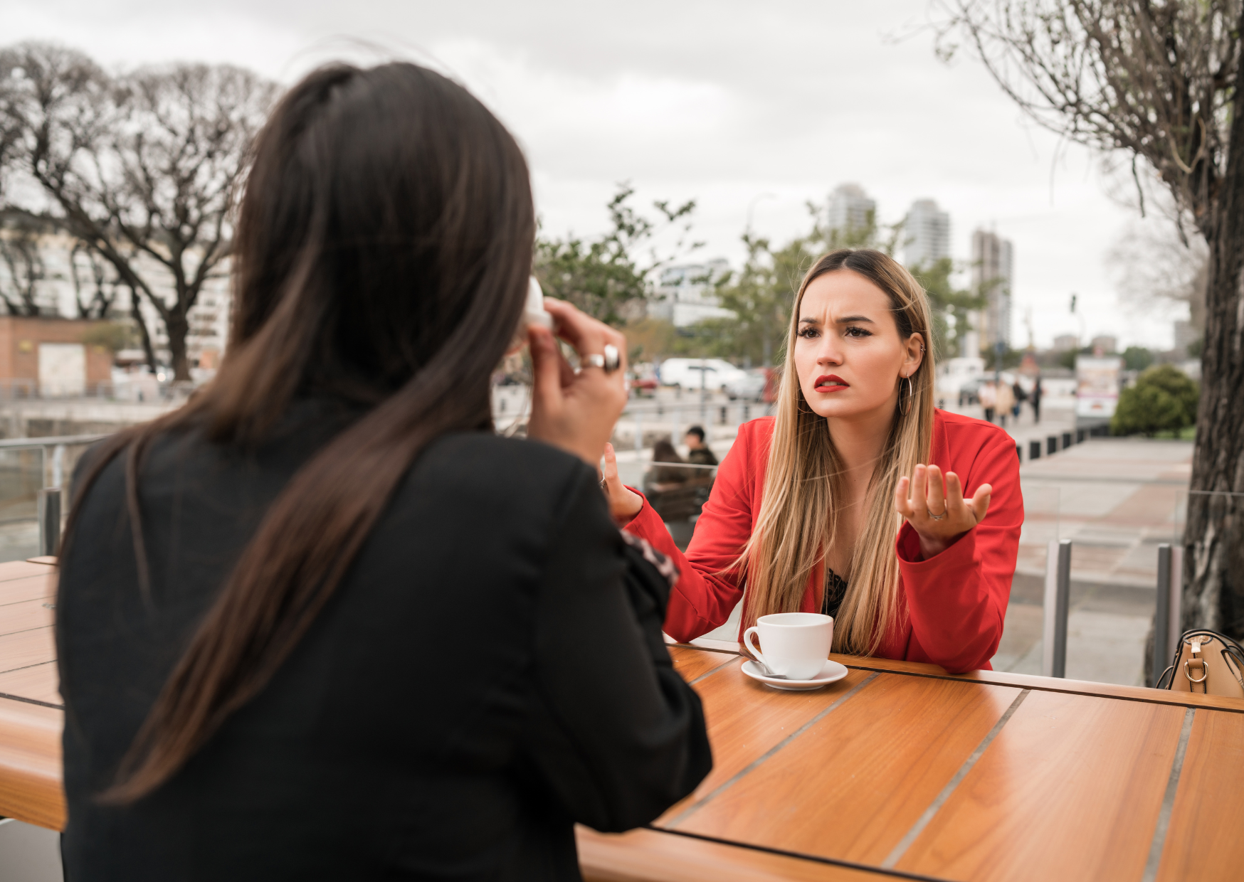 The Friendship Habit in France That Americans Think Is Romantic 3 French Friends Do This 3