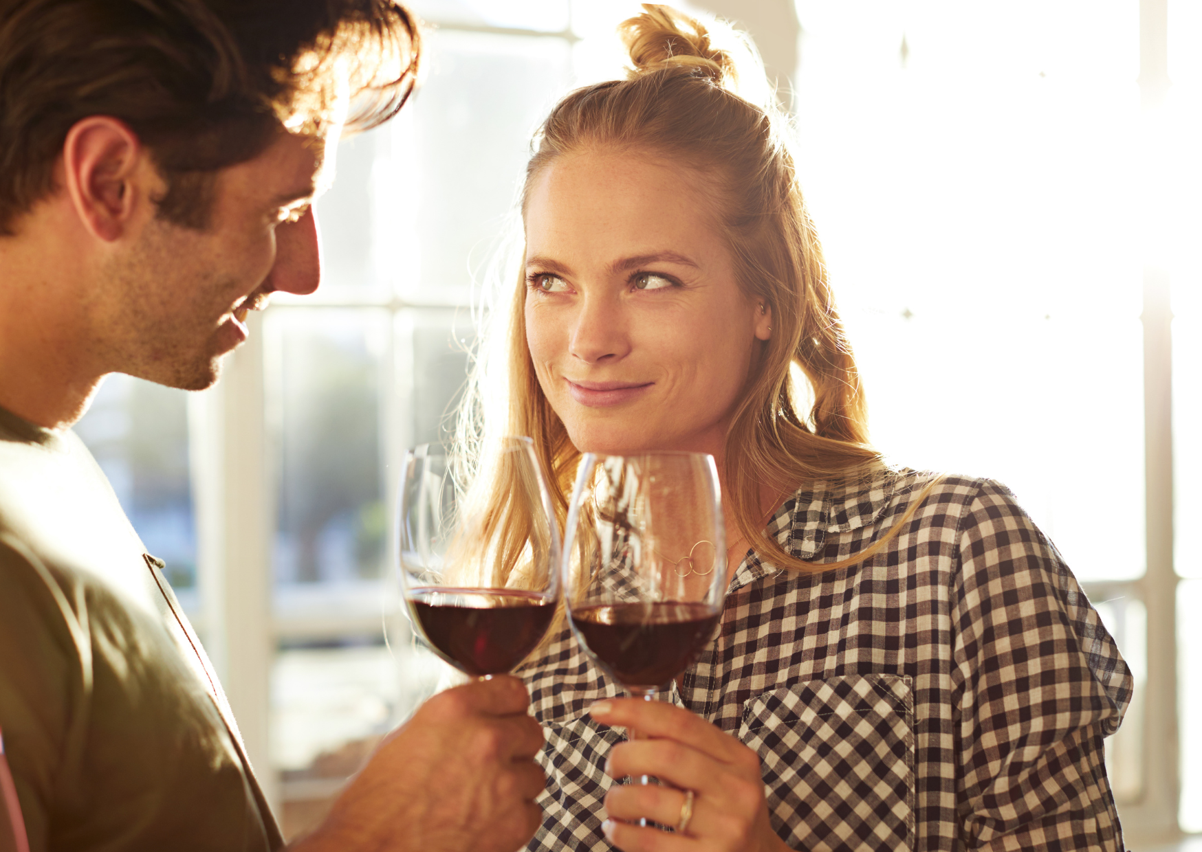 The Friendship Habit in France That Americans Think Is Romantic 2 French Friends Do This 5