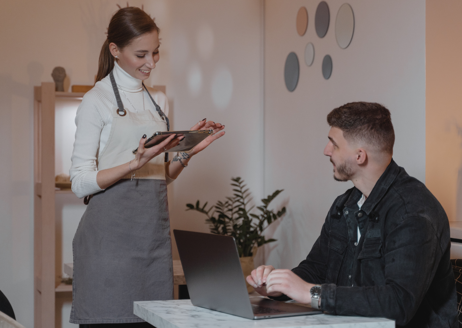 American Smile That Confuses European Waiters 7