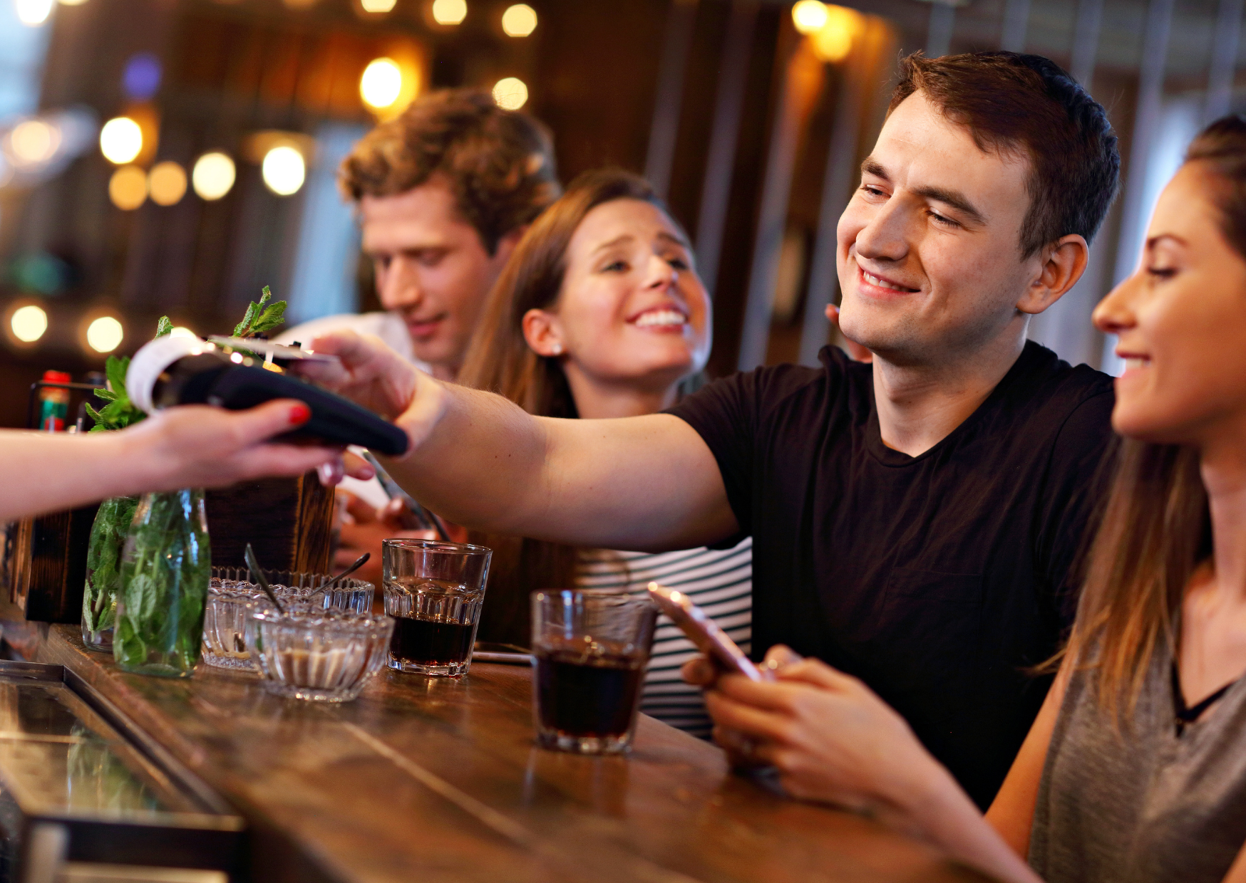 The Bill Splitting Method Europeans Use That Makes Americans Look Cheap and Desperate at Dinner 3 Bill Splitting Method Europeans Use 6