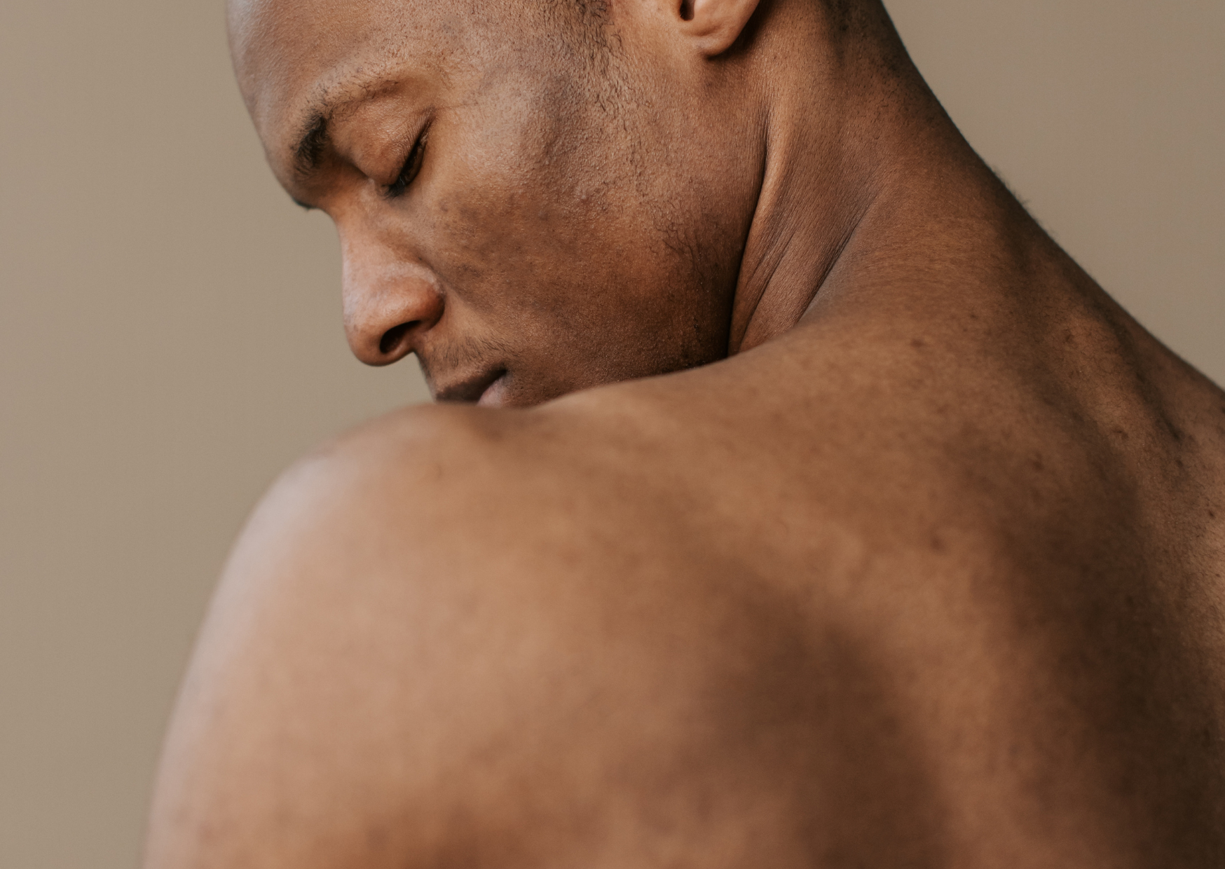 The Surprising Body Hair Length European Men Prefer (And Why It Baffles Americans) 2 Body Hair Length European Men Maintain