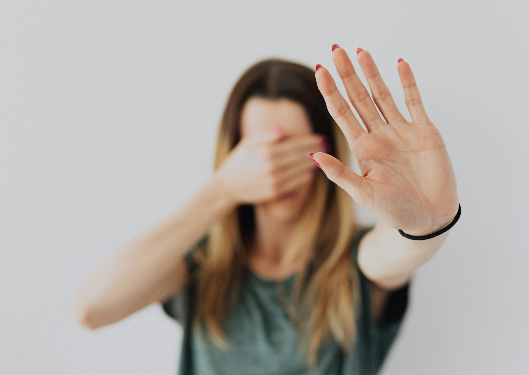 The Hand Gesture Americans Make That's Illegal in Three European Countries 4 Hand Gesture 3