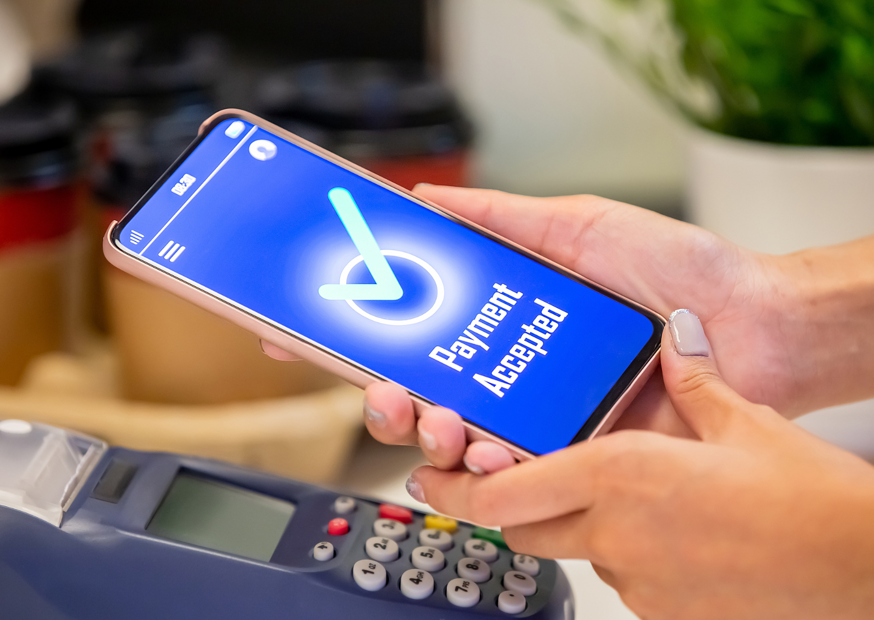 Why Splitting Checks in France Makes Waiters Hate American Groups 5 Americans splitting bills 5