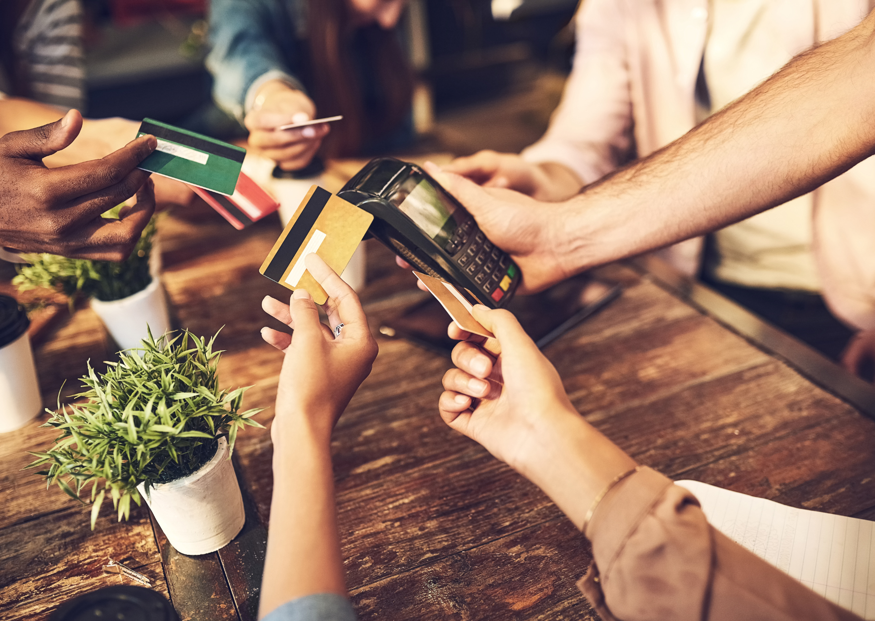 Why Splitting Checks in France Makes Waiters Hate American Groups 2 Americans splitting bills