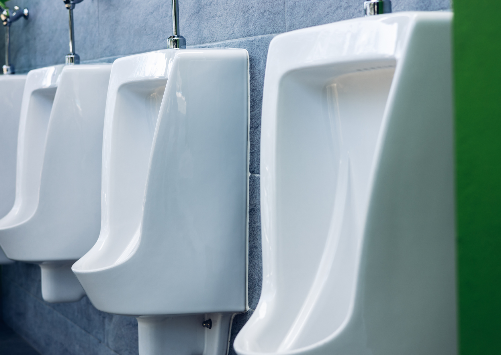 Italian men pee together 4