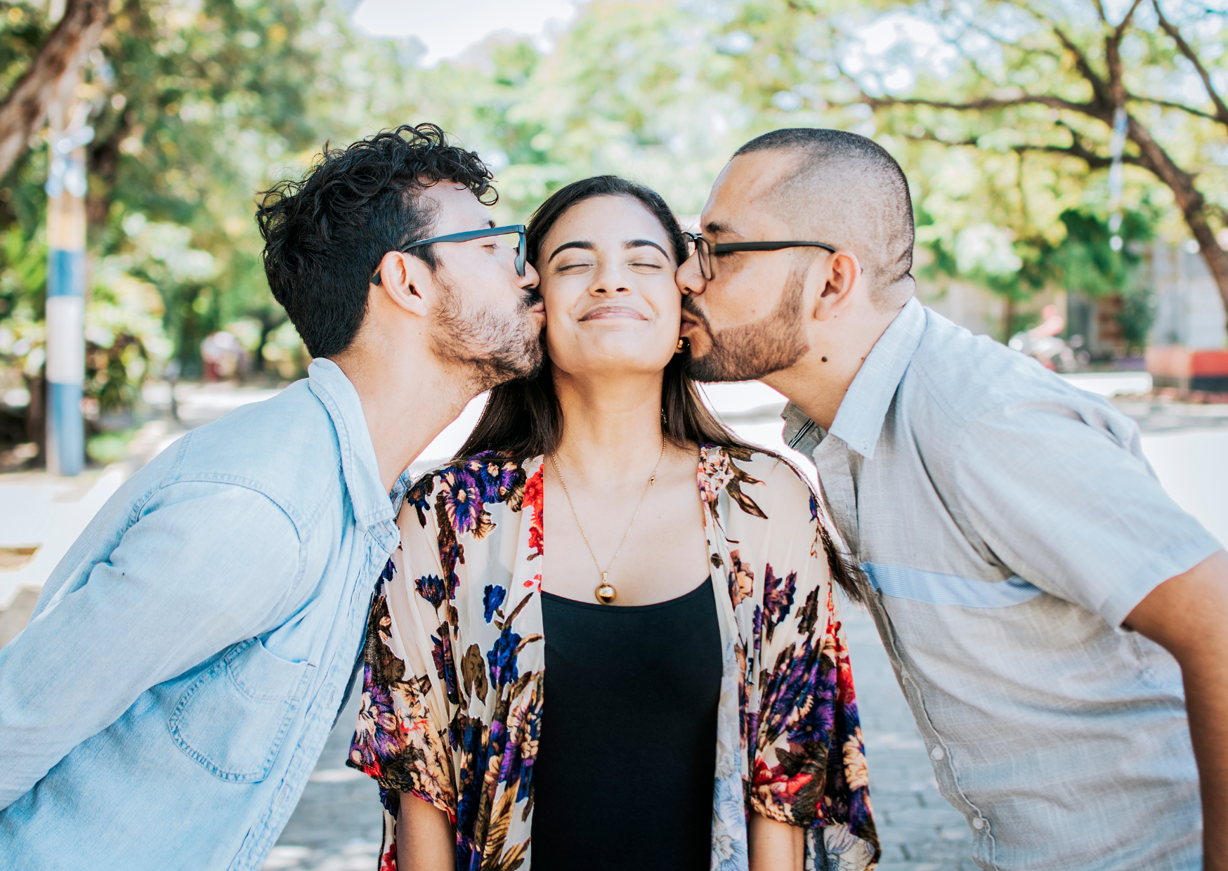 Italians coworker kiss 2