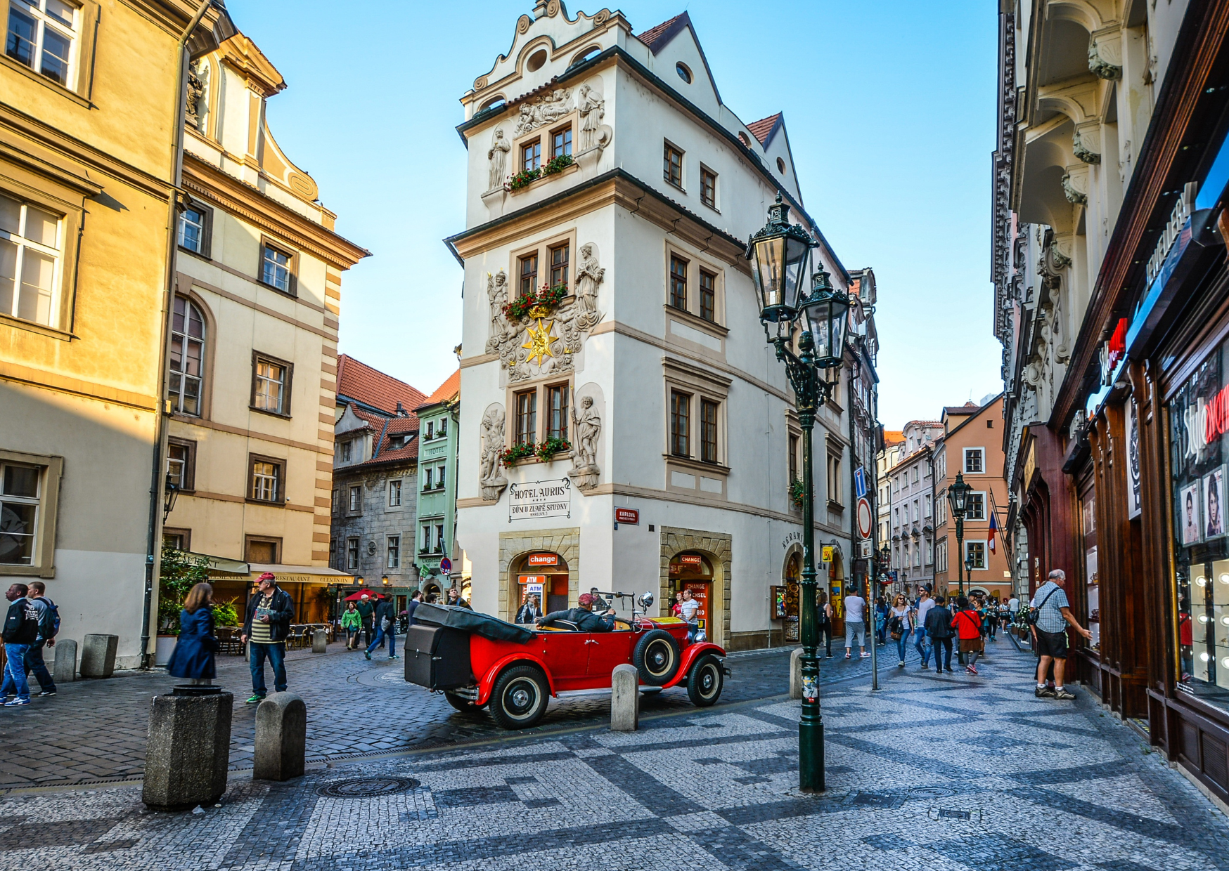 Why Americans Pay 400 More at This Famous Prague Tourist Site 2
