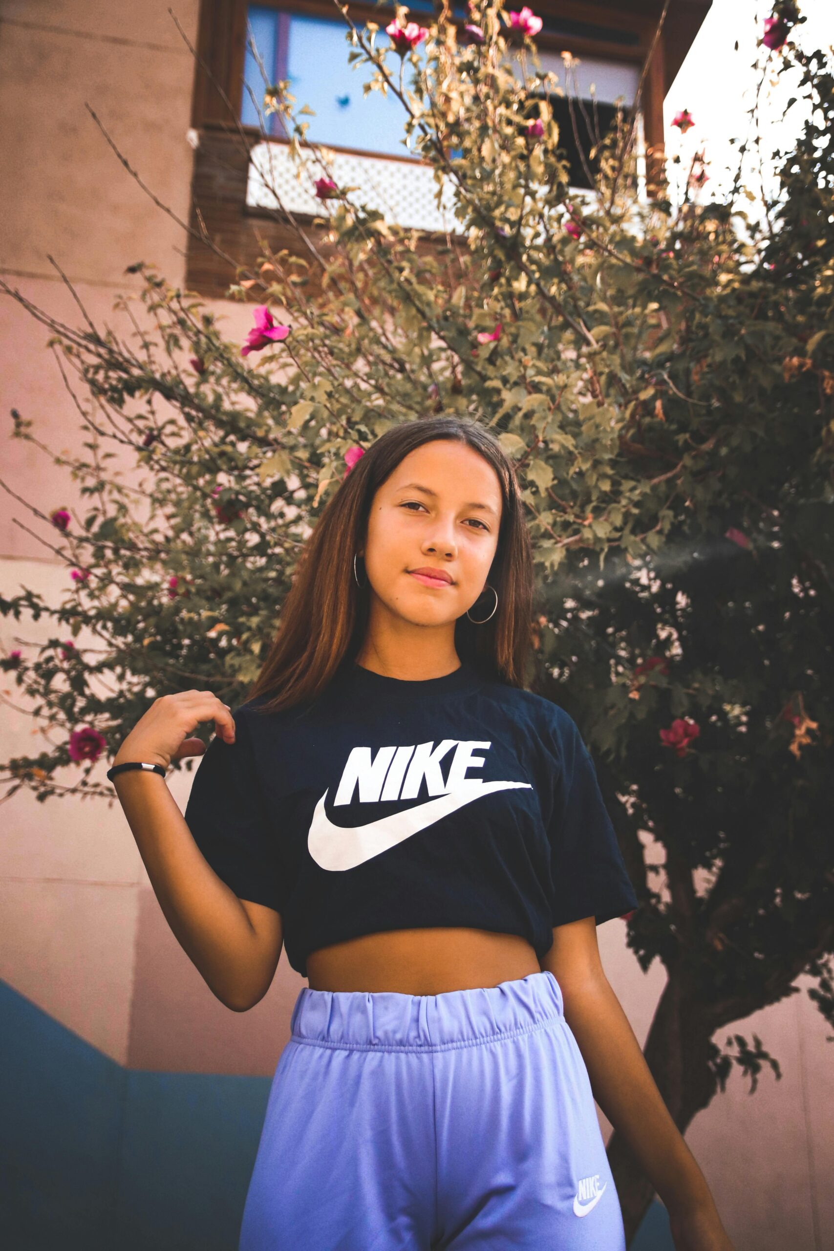 Why French Women Never Wear These 5 Things American Women Always Do 2 pexels photo 9790824 scaled