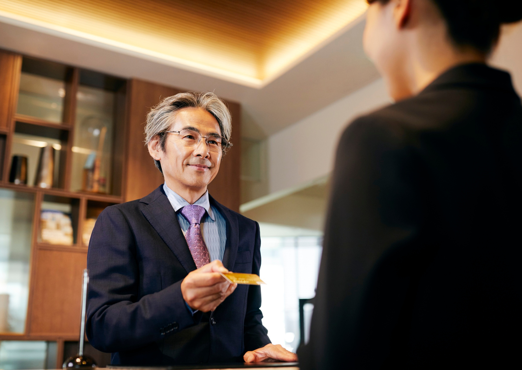 An american with Credit Cards 5