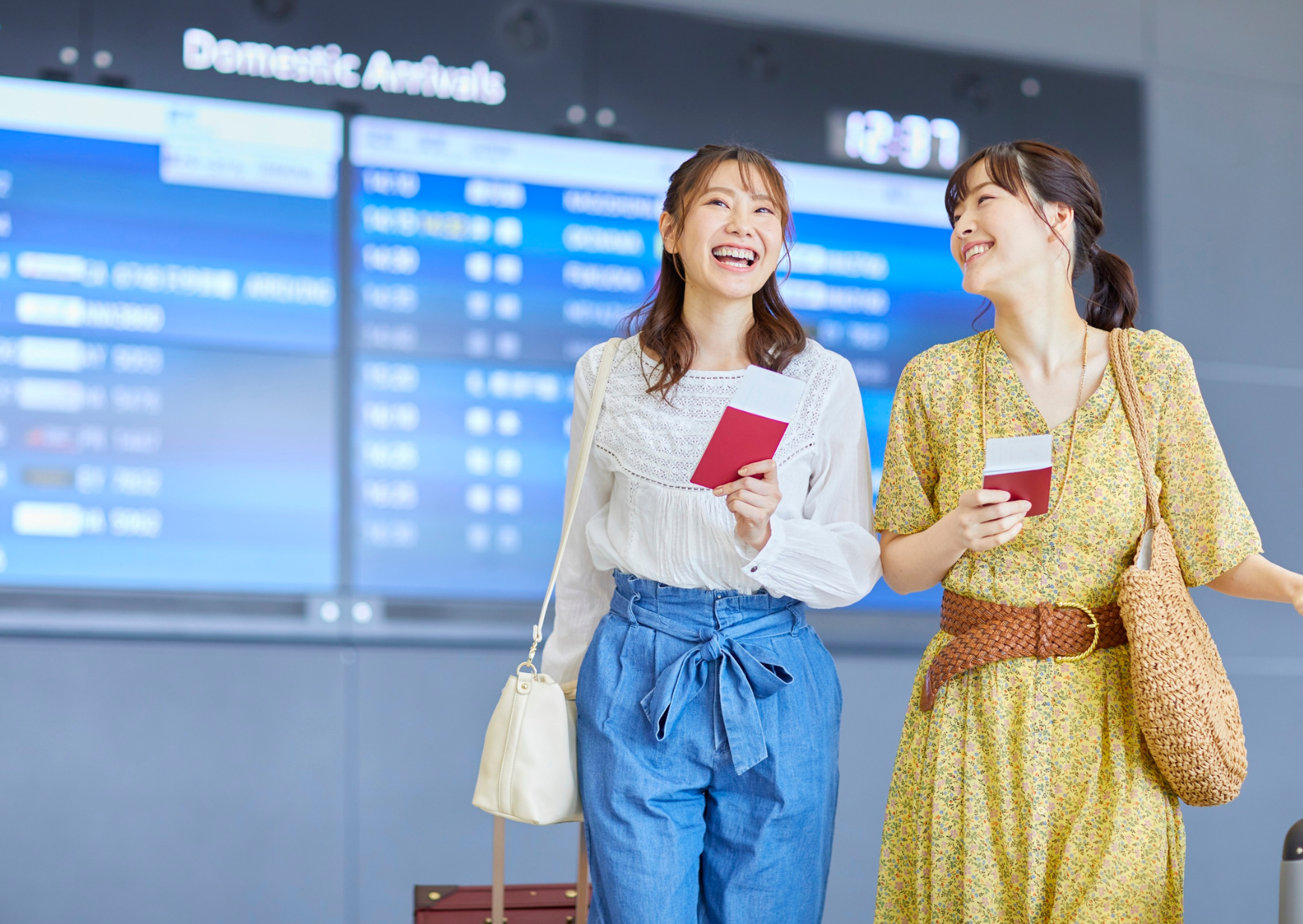 Why European SIM Cards at Airports Cost 10X What Supermarkets Charge 1 buying a sim card 4