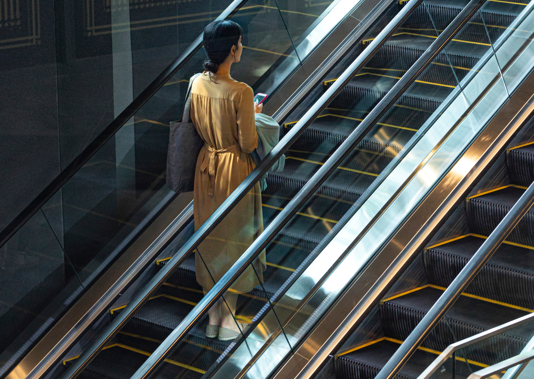 Why Standing on the Left Side of Escalators Gets Americans Shoved in London 6 elevator 2