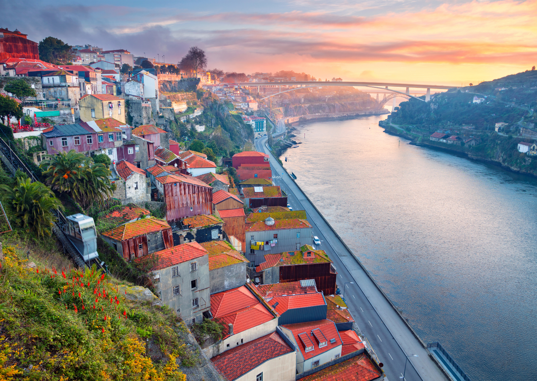 She Sold Her Life in the U.S. and Moved to Porto: The Surprising Bank Balance After 12 Months 4 living in Porto 3