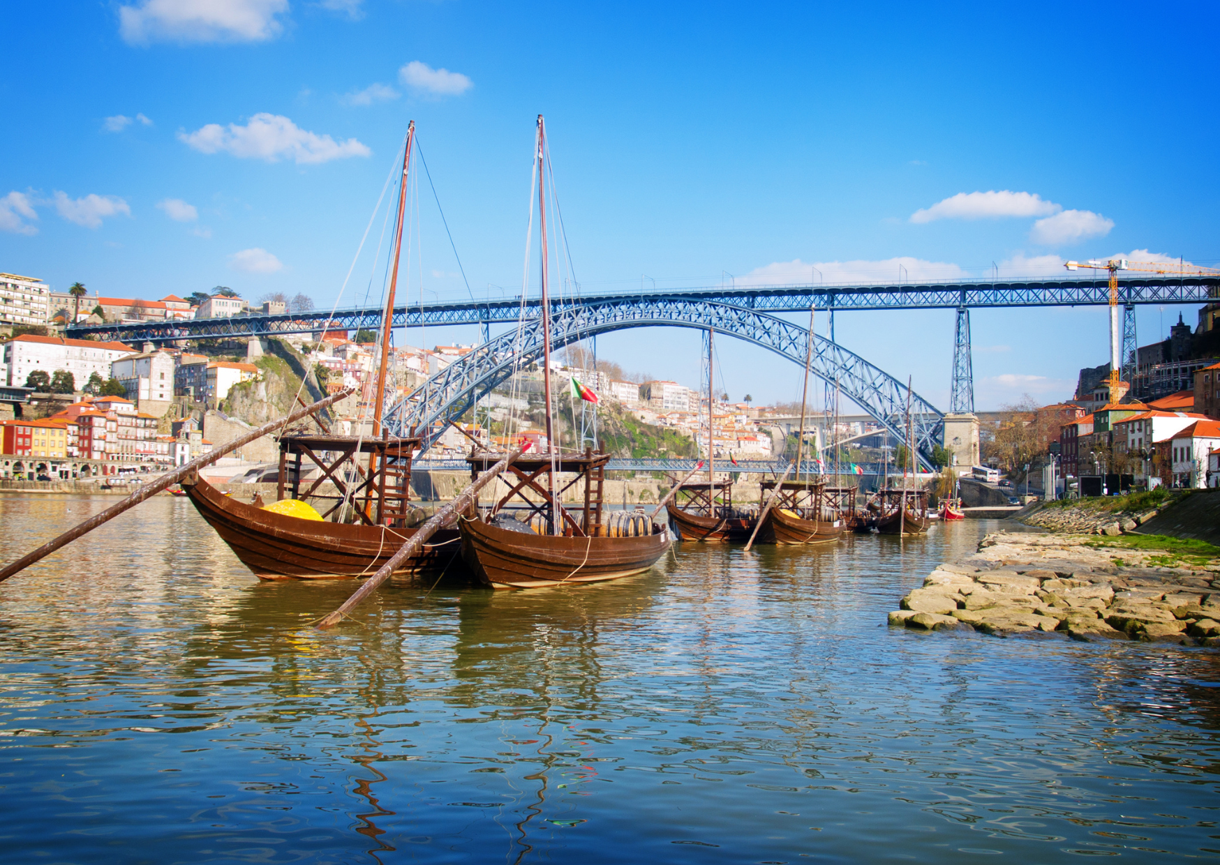 She Sold Her Life in the U.S. and Moved to Porto: The Surprising Bank Balance After 12 Months 3 living in Porto 4