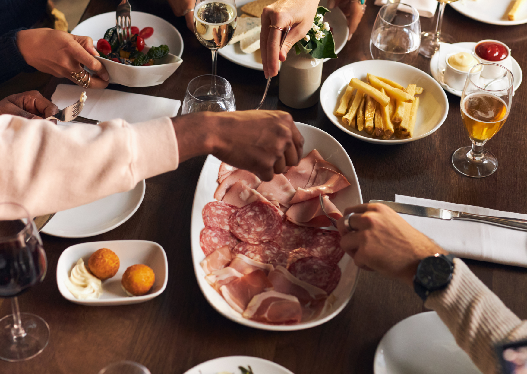 Why 2 P.M. Restaurant Arrival in Spain Means You’re Eating Food That Was Built to Rest, Not Ruined and Reheated 1 restaurant arrival in Spain 4