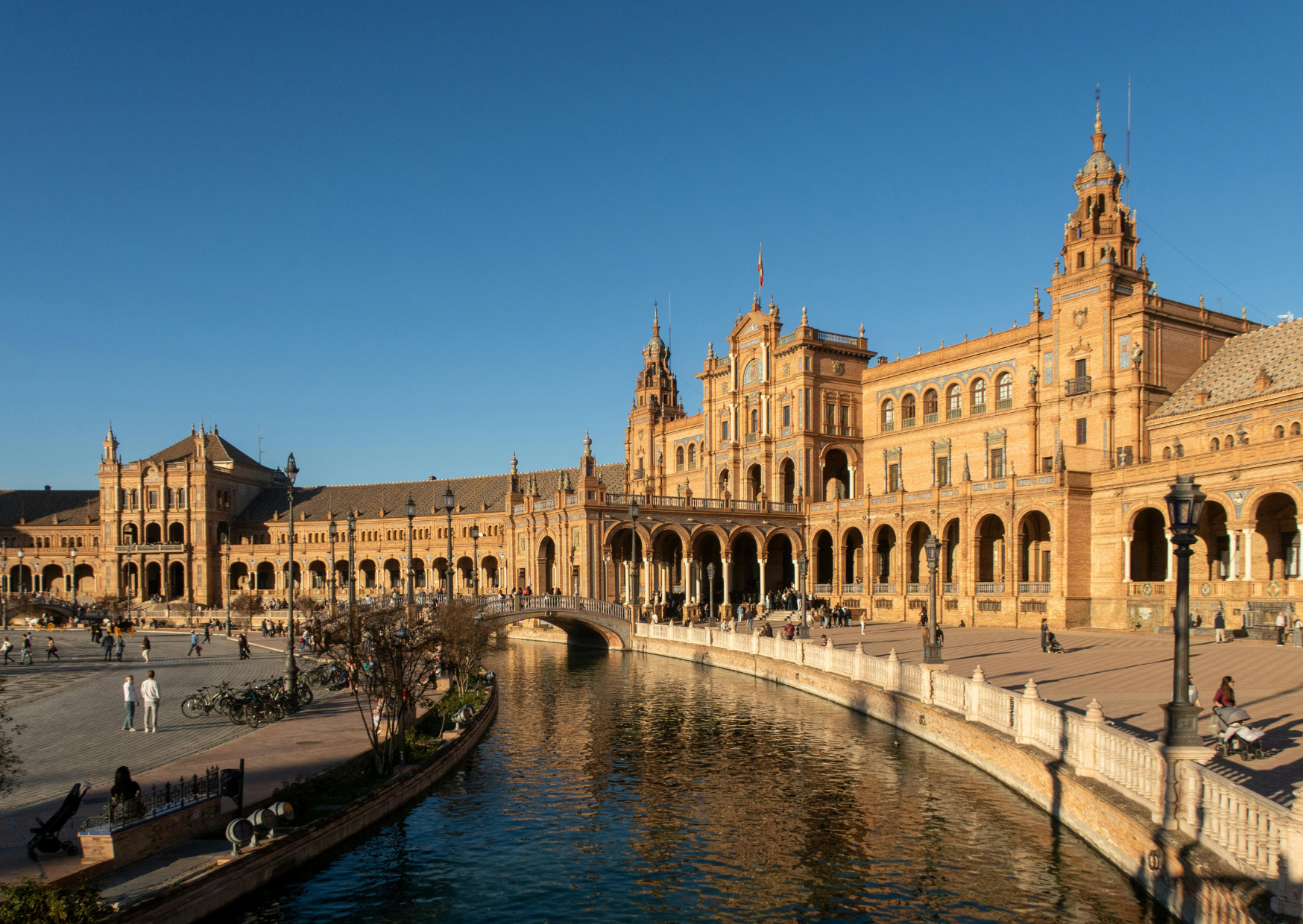 How Seville Is Hiring American Teachers In 2025 — Who Actually Earns Around €2,500/Month 6 seville 7