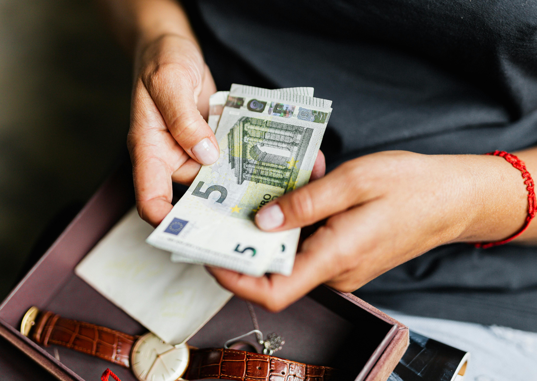 Why Europeans Pay Cash for Everything and Think American Credit Card Culture Is Insane 3 Europeans pay cash 4