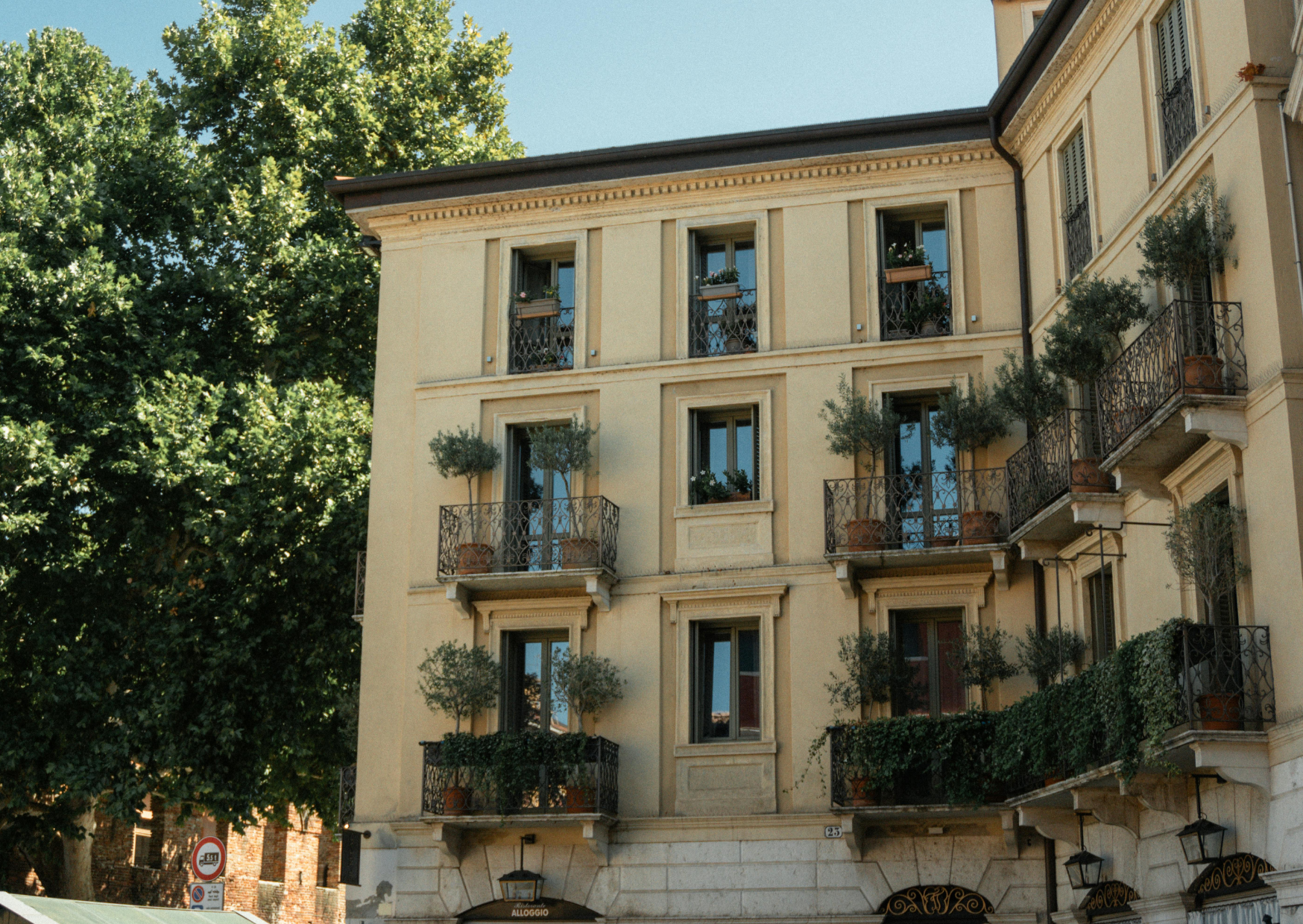 The Hidden Italian Apartment Scam Targeting American Expats — 3,400 Lost Everything 1 Italian apartment 2