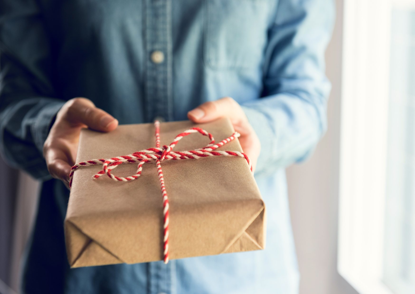 The Gift That Tells Germans You’re Breaking Up With Them 6 gifting a knife 3