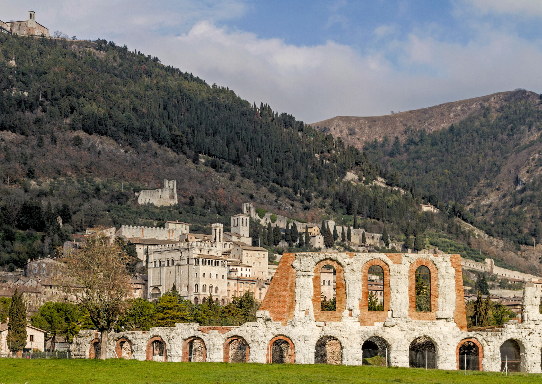 The Italian Village Where $1,400 Per Month Gets You a Life Americans Pay $5,000 For, Real Costs Inside 5 Italy Gubbio