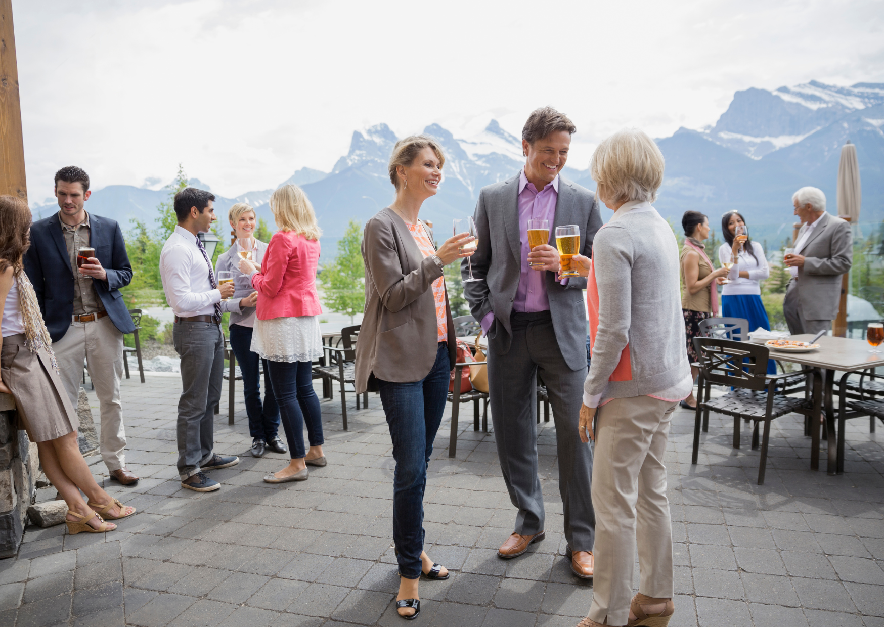 The Small Talk Topic Americans Bring Up That Portuguese People Find Offensive 5 Portuguese people talking 5