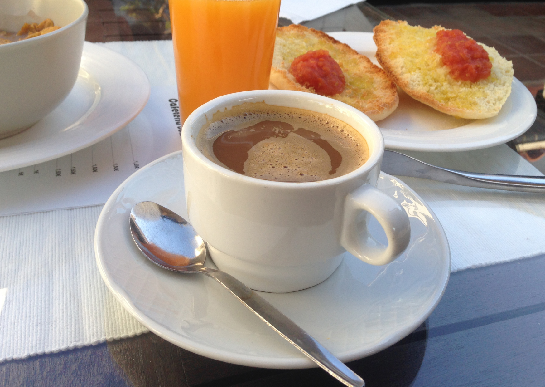 Spanish people eating breakfast 3
