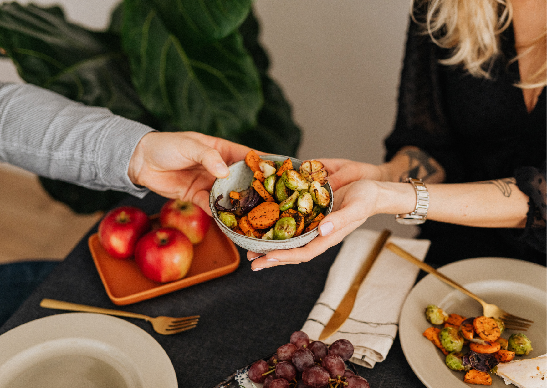 I Stopped Eating Dinner Before 7pm for 30 Days and Switched to the Spanish 9pm Schedule - Sleep Transformed 4 eating dinner