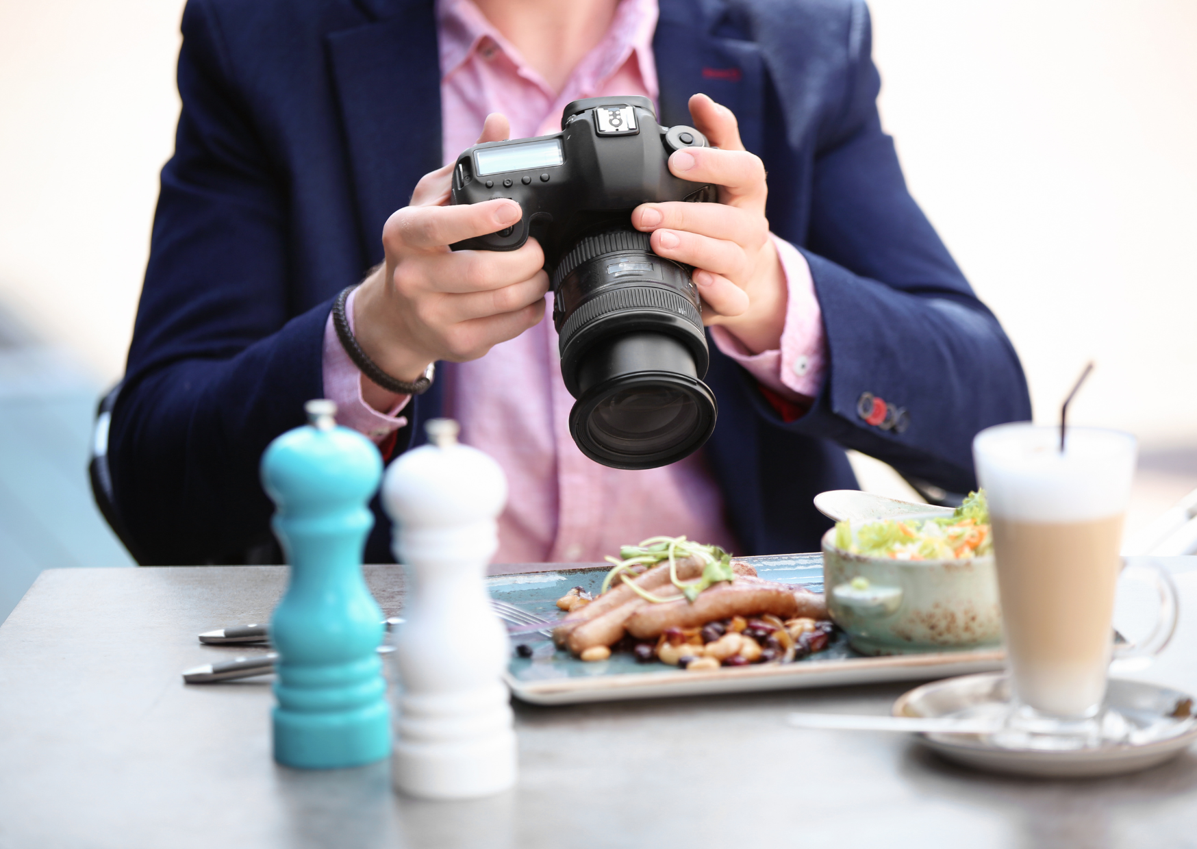 Why Taking Photos of Your Food in Italy Makes Waiters Serve You Last 1 taking photos of food 6