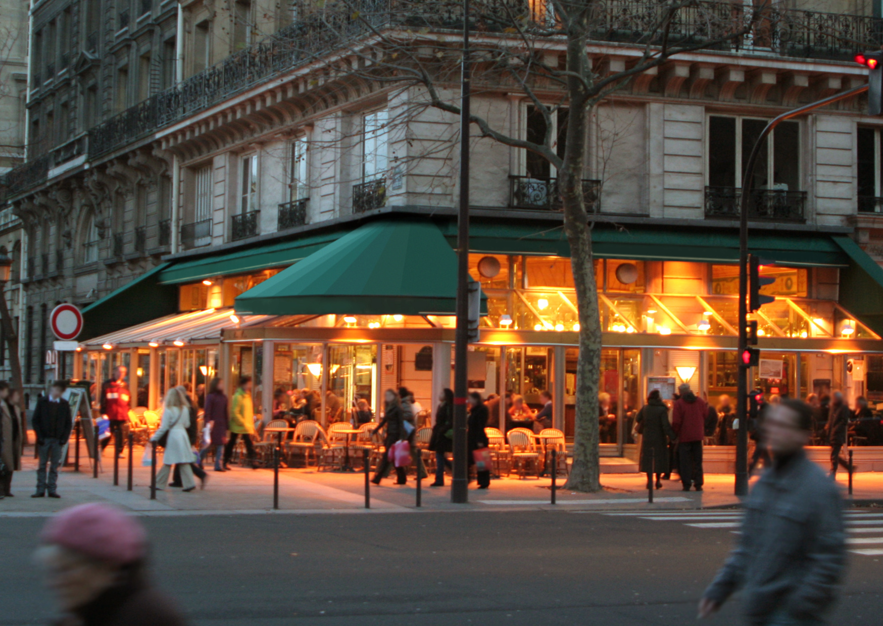 Why Midwesterners Have the Hardest Time in French Restaurants and The Politeness That Backfires 1 French Restaurant 6